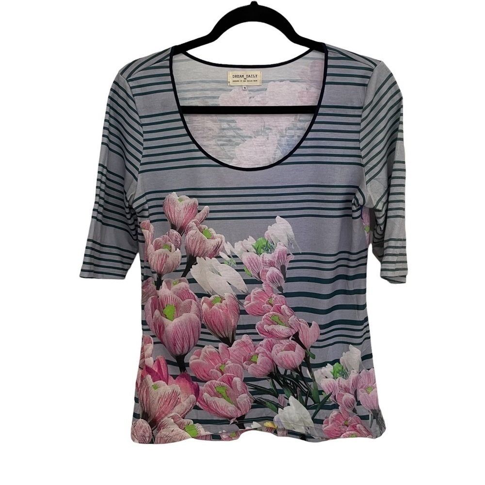 Dream Daily Scoop Neck Tee Shirt - Size Small